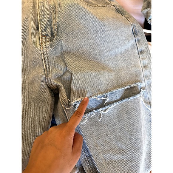 Adika Davis Straight Leg Distressed Jeans Size Medium Light Wash - Picture 11 of 13